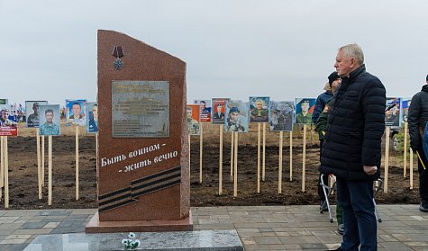 В Оренбурге появилась стела памяти погибшим на СВО
